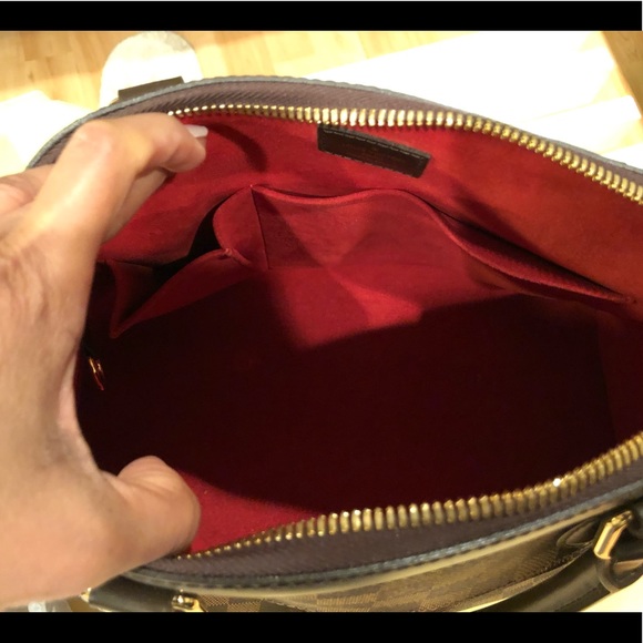 Like NEW! Louis Vuitton handbag! - Picture 5 of 6